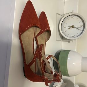 Dark orange pointed toe sandal/flats